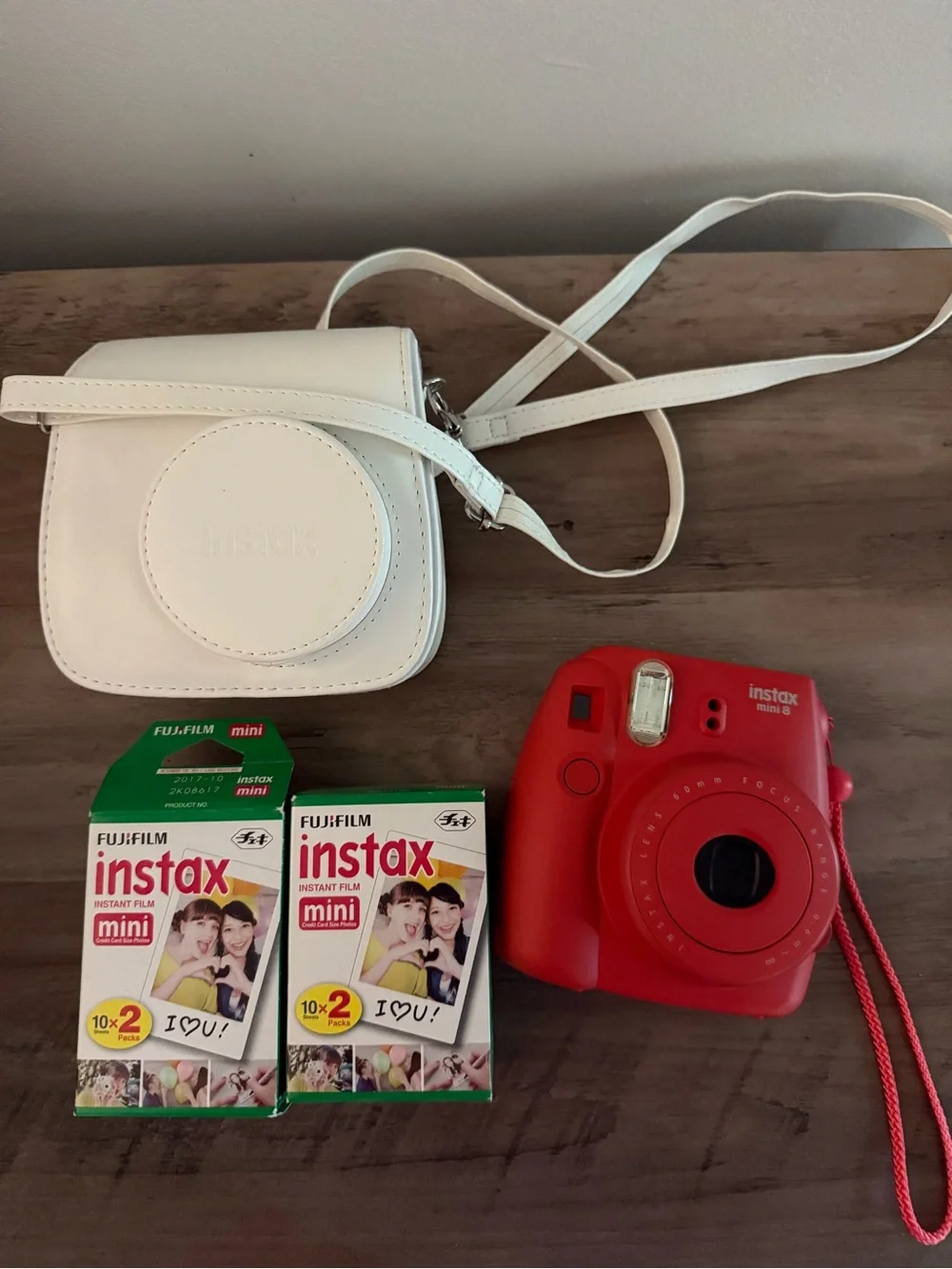 Fujifilm Instax Mini 8 Instant Camera with White Carry Case -DOES NOT WORK